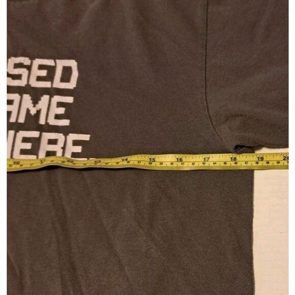 “I Paused My Game To Be Here” Gildan Men’s Medium Gray Graphic Gamer T-Shirt - Picture 4 of 5